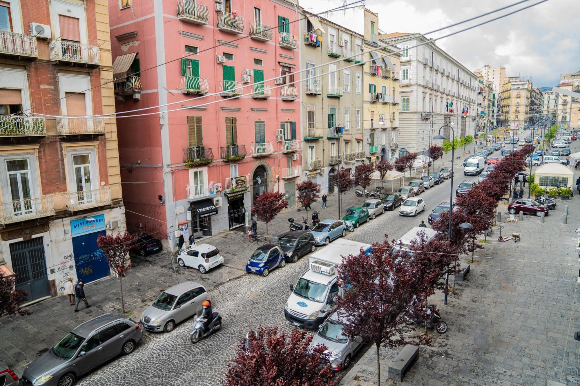 Domus Ugo * Napoli